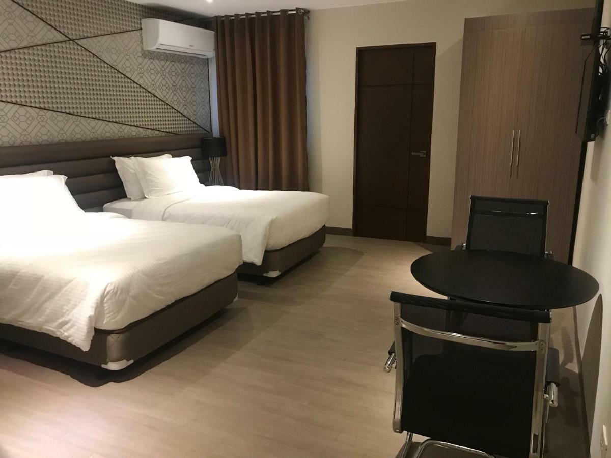 Maxx Hotel Ortigas Pasig City Extérieur photo